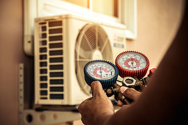 Professional Ductwork Repair technician working in Cardiff By The Sea, CA